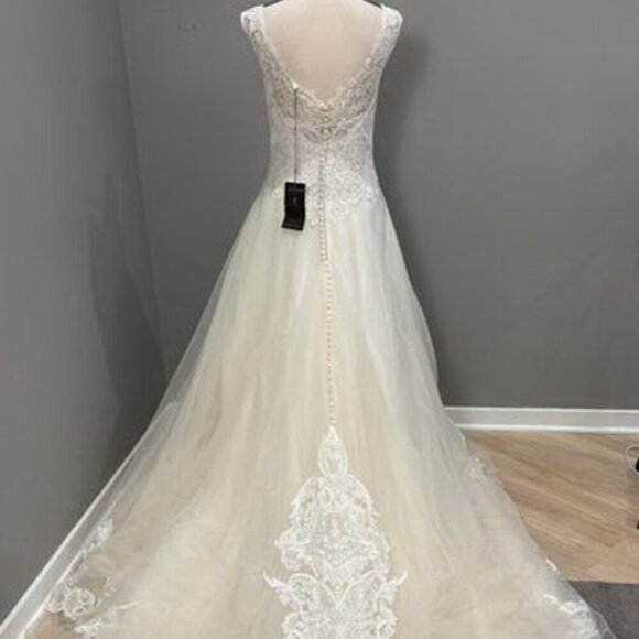 Justin Alexander Sand Nude Lace Portrait Neckline and Tulle Skirt - Picture 3 of 5